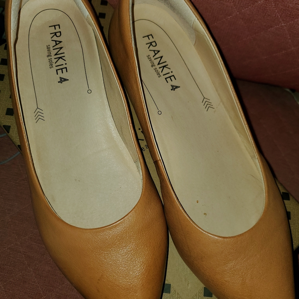 Frankie4 Poppy flats